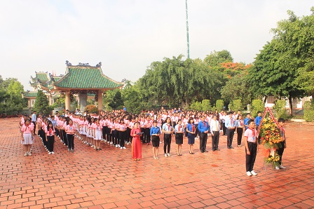 Lễ dâng hương và báo công.JPG