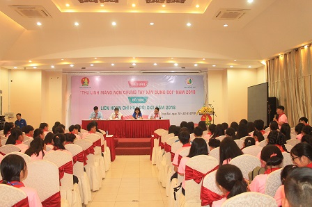 Quang cảnh diễn đàn.JPG