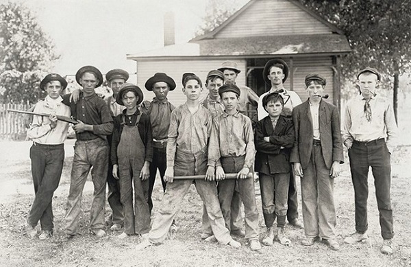 Thiếu niên lao động tại hầm mỏ tại Anh vào thế kỷ XIX.jpg