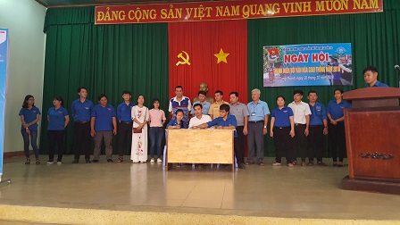 150e56734045a01bf954.jpg
