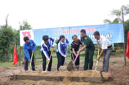 Khởi công xây dựng nhà nhân ái.JPG