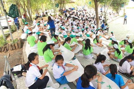 Phần thi kỹ năng hoạt động trại – nút dây.JPG