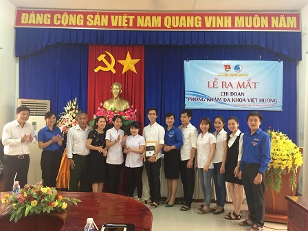 Ra mắt Chi đoàn phòng khám đa khoa Việt Hương.jpg
