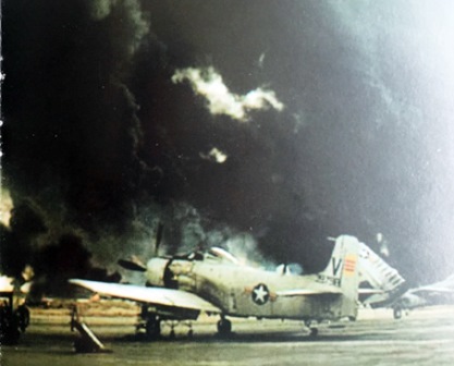 Sân bay Biên Hòa bị tiến công bốc cháy trong trận đánh Tết Mậu Thân 1968.jpg