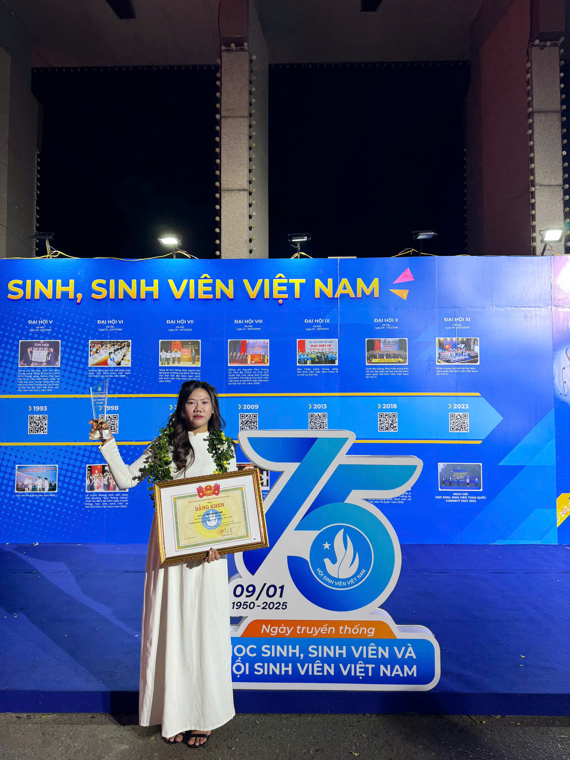 Trần Ngọc Nhi vinh dự nhận Giải thưởng Sao Tháng Giêng năm học 2023 2024.jpg
