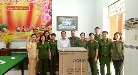 Tặng máy giặt cho Trung tâm nuôi dưỡng trẻ mồ côi khuyết tật tỉnh Đồng Nai.jpg