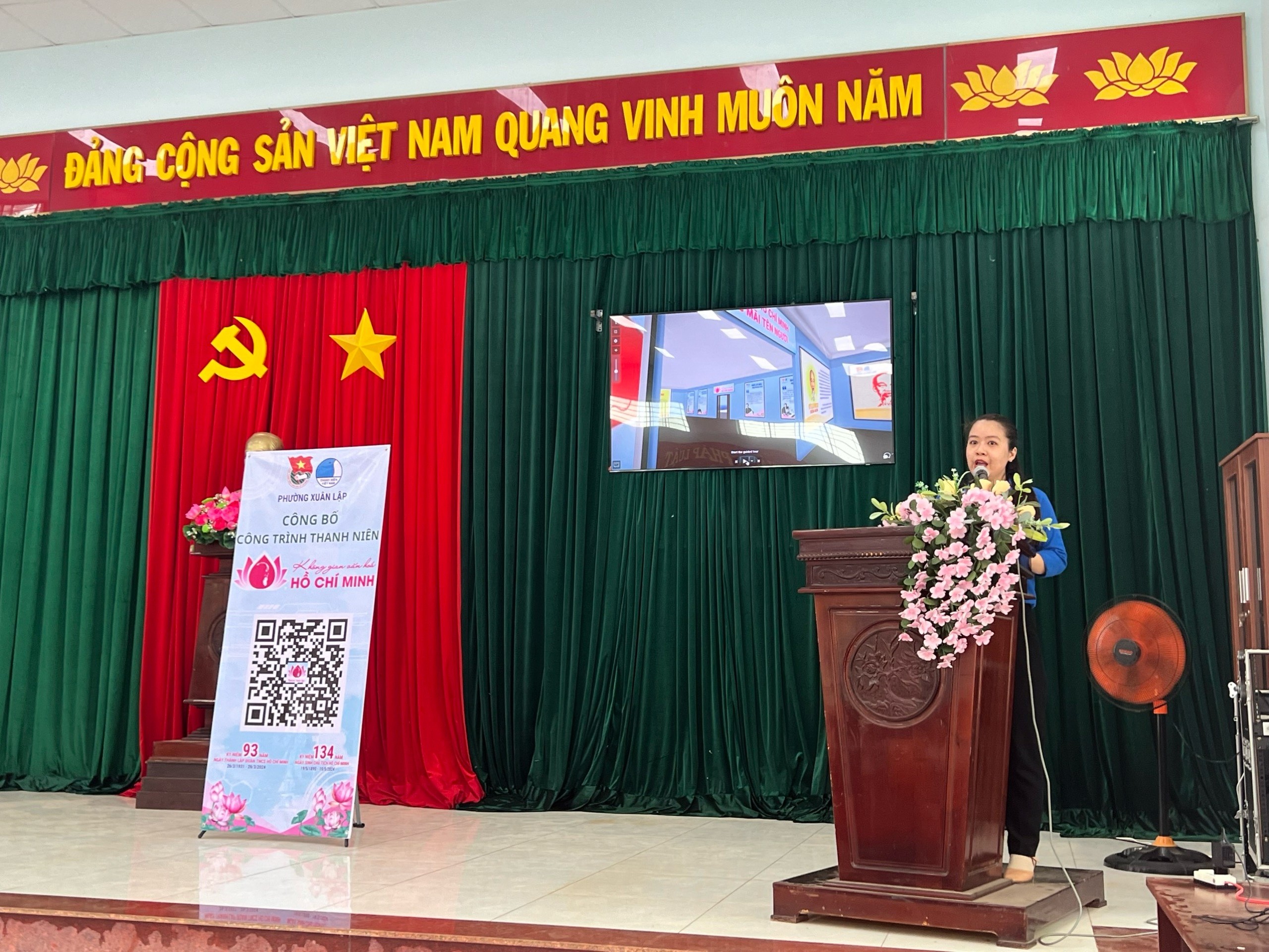 Đồng chí Nguyễn Đan Hạ, Bí thư Đoàn phường Xuân Lập trình bày mô hình công nhận công trình thanh niên.jpg