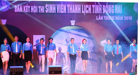 phần thi trang phục áo hội sinh LHTN Việt Nam của các thí sinh.JPG