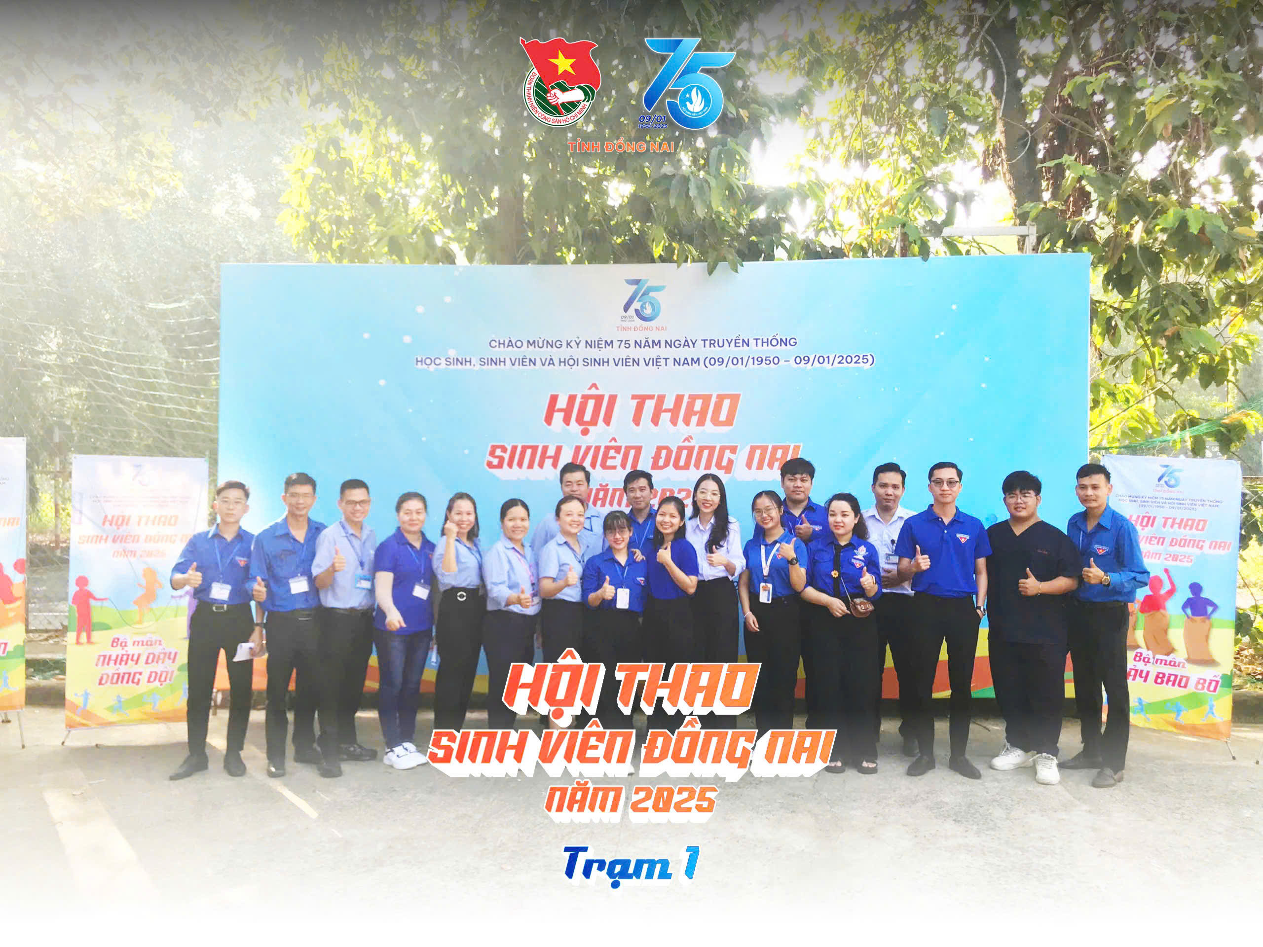 11126.Các%20vận%20động%20viên%20chụp%20ảnh%20lưu%20niệm%20cùng%20Ban%20Tổ%20chức%20Hội%20thao.jpg