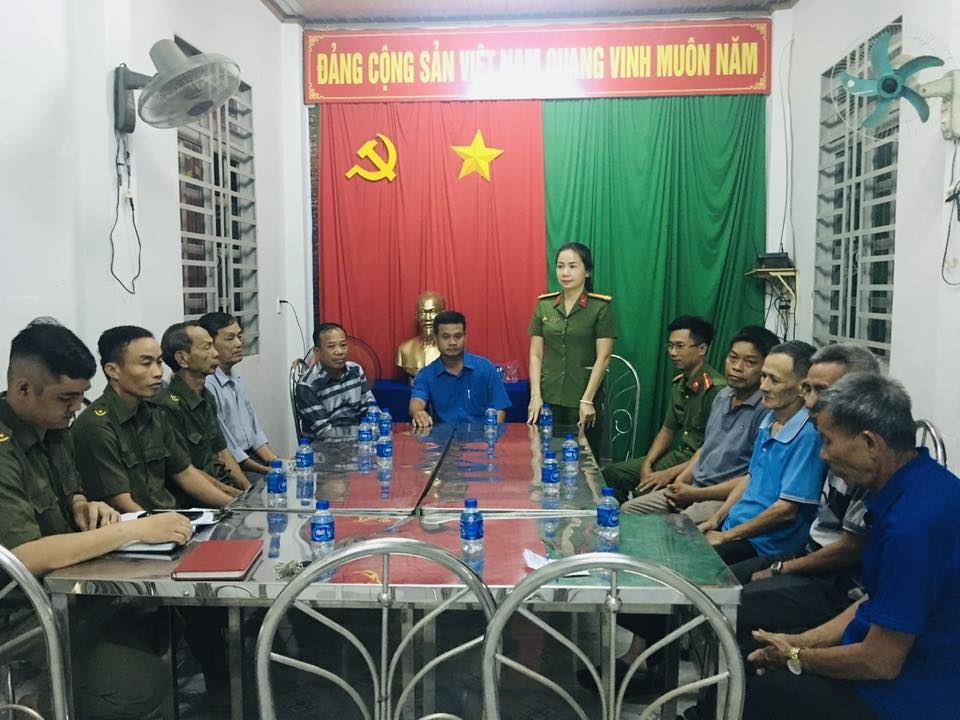 11723.Đồng%20chí%20Trung%20tá%20Vũ%20Thùy%20Nhung%20tham%20gia%20sinh%20hoạt%20tổ%20ANTT%20tại%20ấp%20Sơn%20Hà,%20xã%20Vĩnh%20Thanh.jpg